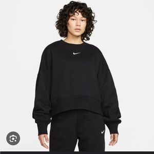 Nike Black Crewneck - cropped type length large